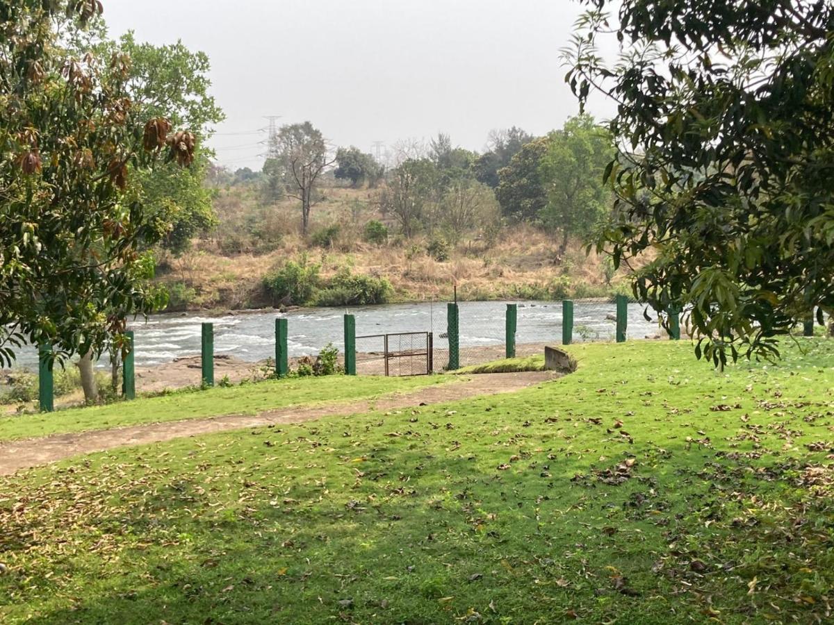 U Rivergate Karjat Extérieur photo